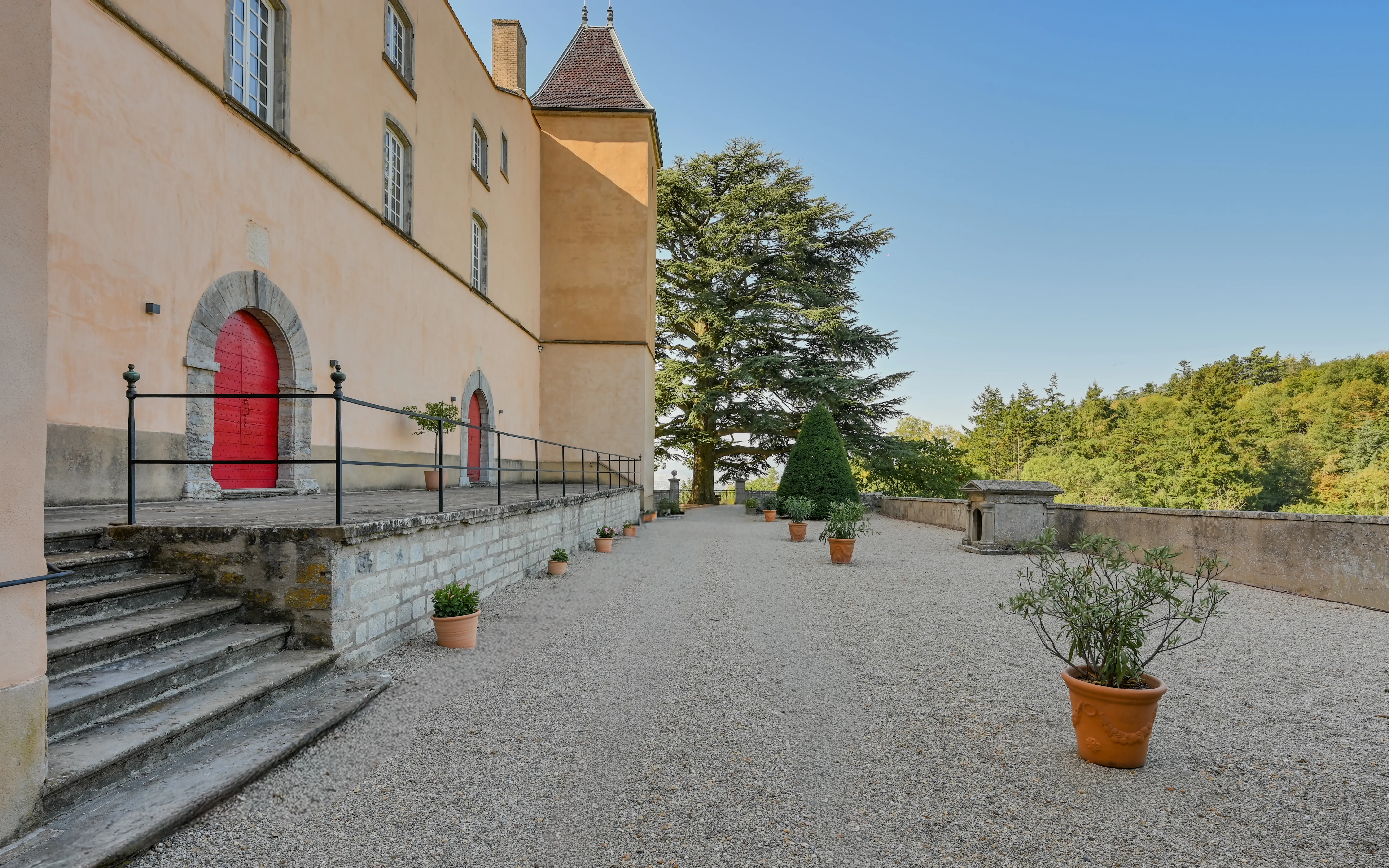 Petite terrasse château de la Barollière